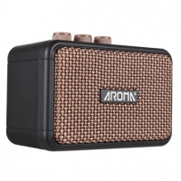 Mini amplificador de guitarra Aroma de 5W com acabamento em tecido marrom e estrutura preta, visto de lado com botões de controle no topo.